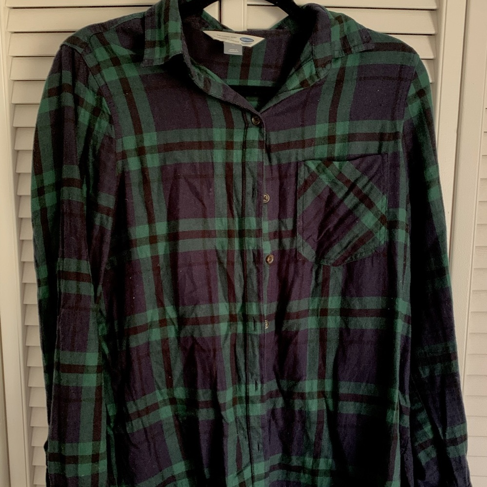 Old Navy plaid classic shirt. Size medium.